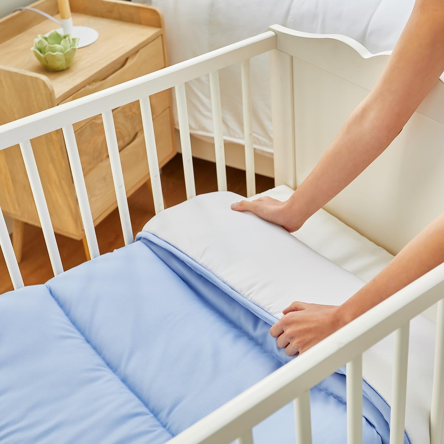 Pikolin Home - Wendedecke 300 G - Zweifarbige nordische Füllung - Für Kinderbett 60 - Federgefüllt, warm, atmungsaktiv, blau/weiß, 100 x 120 cm Steppdecken und Steppdecken Naty Shop