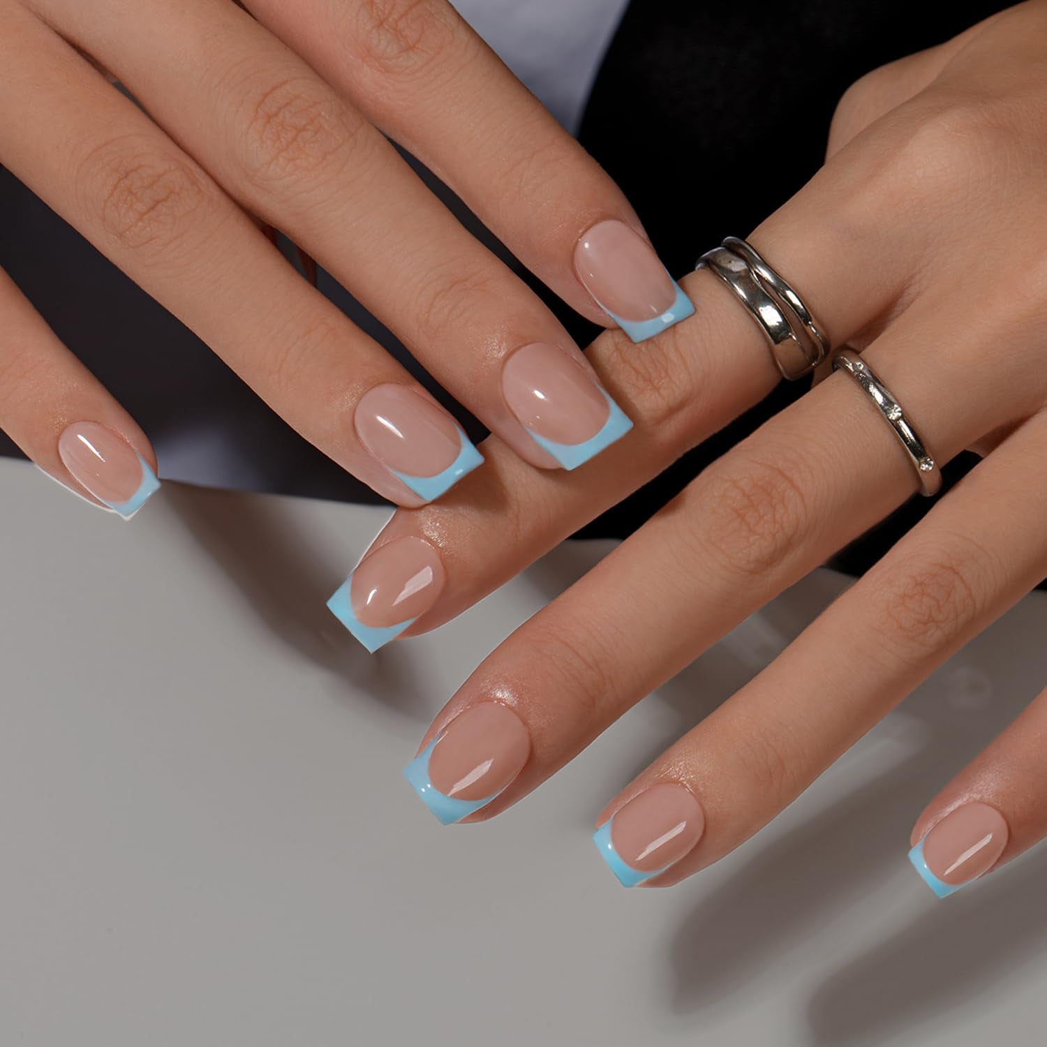 Unghii false cu vârf francez scurt – 30 de bucăți de unghii negre pentru a le lipi pe unghii scurte pătrate, unghii false cu vârf francez cu lipici, set unghii artificiale pătrate pentru femei