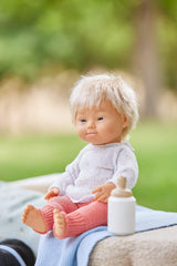 Miniland Dolls: europäische Babypuppe Junge, blond, mit Down Syndrom aus weichem Vinyl, 38 cm, präsentiert mit Unterwäsche in Geschenkbox (31263)
