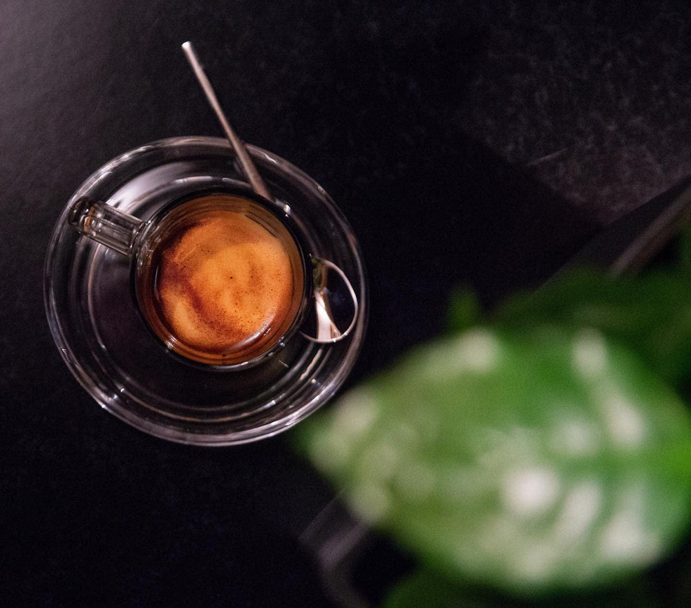 Espresso N°10 de la Coffee858 - Amestec de espresso puternic și picant, format din 70% boabe Arabica din Brazilia și 30% Robusta (1000g)