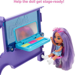 Barbie Extra Mini Minis, Extra Mini Minis Puppe mit Extra Sparkle Tour Bus Van, inkl Zubehör für Schminkstation und Show, Geschenk für Kinder, Spielzeug ab 3 Jahre,HKF84