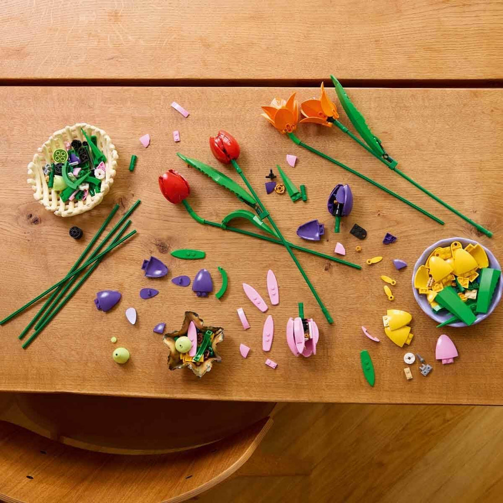 LEGO Botanicals Tulpenstrauß - Set mit Kunstblumen für Erwachsene - mit 14 künstlichen Tulpen in 5 Farben als DIY Deko - Geschenkidee zum Muttertag - 11501