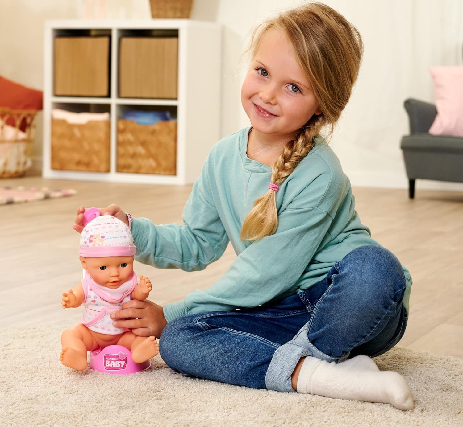 Simba 105037800 - New Born Babyset, 2-fach sortiert, es wird nur ein Artikel geliefert, Vollvinylpuppe mit Trink- und Nässfunktion, Schnuller, Flasche, Topf und Lätzchen, 30cm, ab 3 Jahren