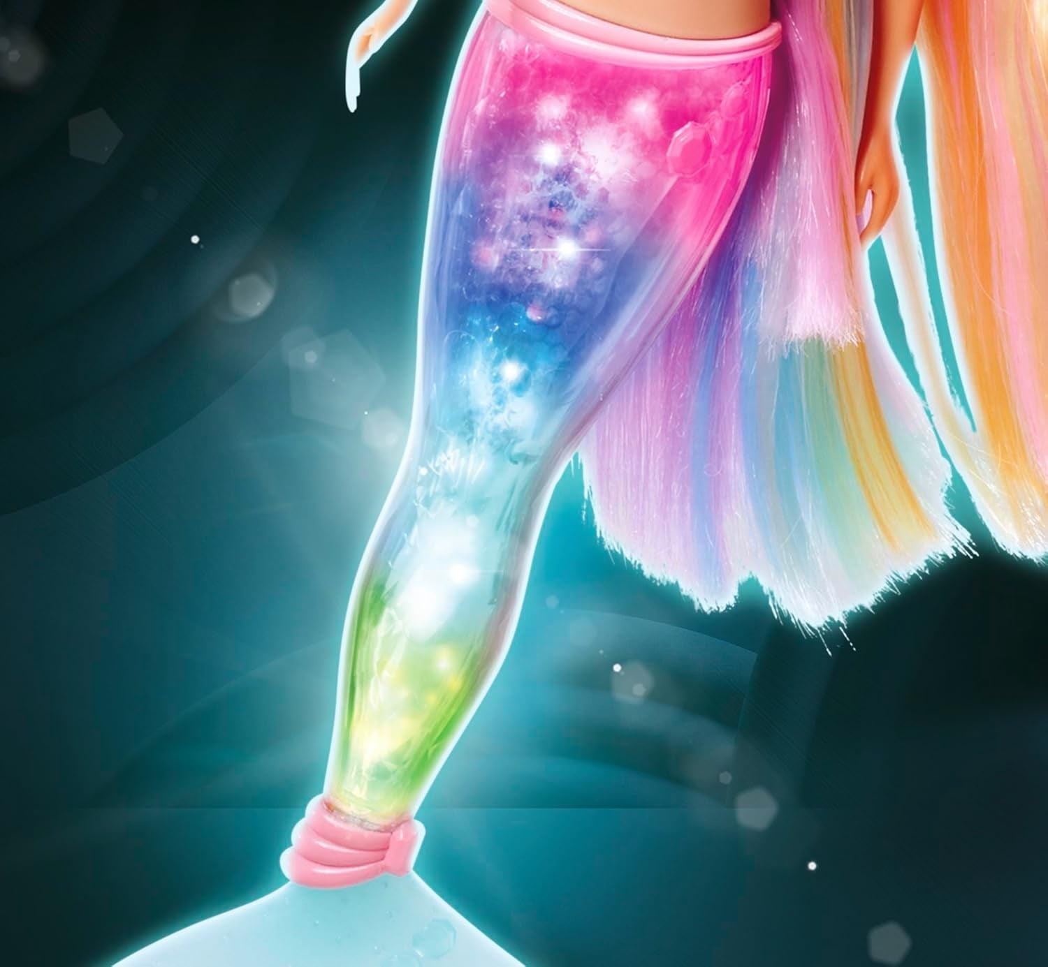 Steffi Love Sirena Curcubeu Magic, păpușă sirenă cu funcție de lumină curcubeu magică și păr extra lung, 39 cm, vârste 3+