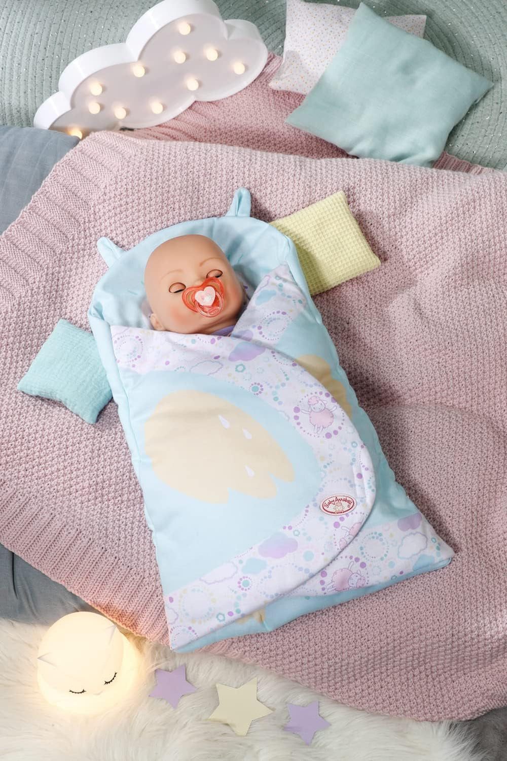 Baby Annabell Sweet Dreams Pucksack, lila Blaue Puckdecke mit Öhrchen-Details und Flügeldruck für 36 und 43 cm große Puppen, 706886 Zapf Creation