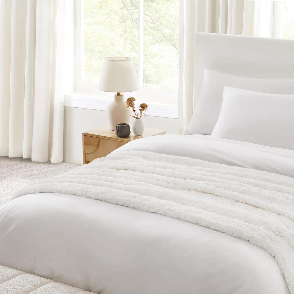 UGG Adalee 10483 Soft Faux Fur Throw Blanket, Reversible, Luxurious, Cosy, Fluffy, Fluffy, Hotel Style, Boho, Home Decoration, Soft, Luxurious, Comfortable Blankets For Couch, 178 X 127 Cm, Paturi si Cuverturi UGG