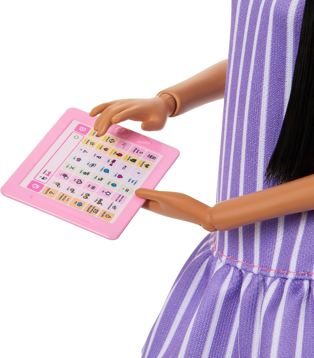 Păpușa Barbie Fashionistas nr. 245, păpușă autistă cu rochie mov cu dungi și accesorii precum fidget spinner, tabletă și căști, JJN58
