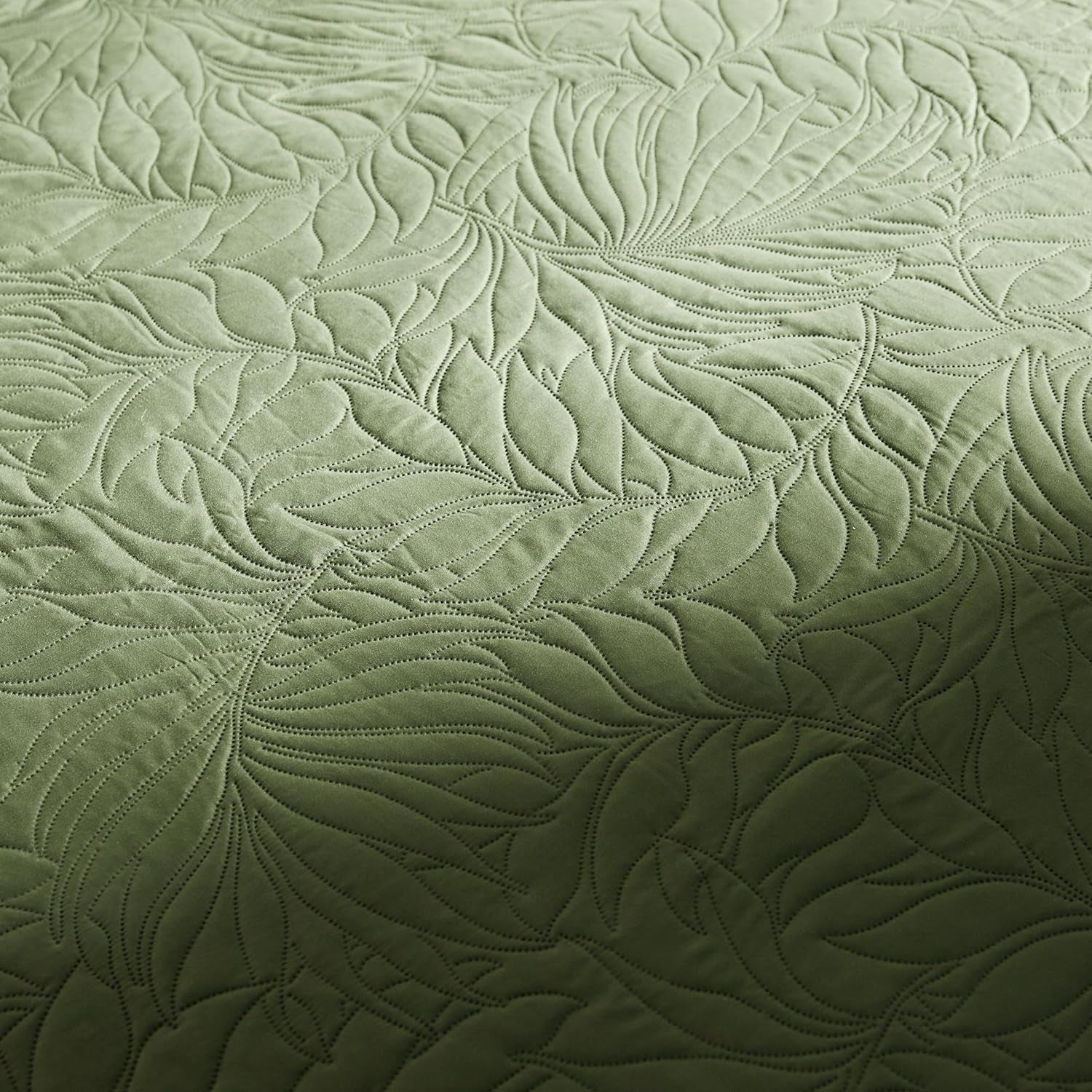 ESSEX – Tagesdecke 200 x 220 cm, ideal für das Schlafzimmer, weiche und bequeme Tagesdecke, moderne Steppung – botanische, grüne Betten und Decken. Besuchen Sie den ESSEX-Store