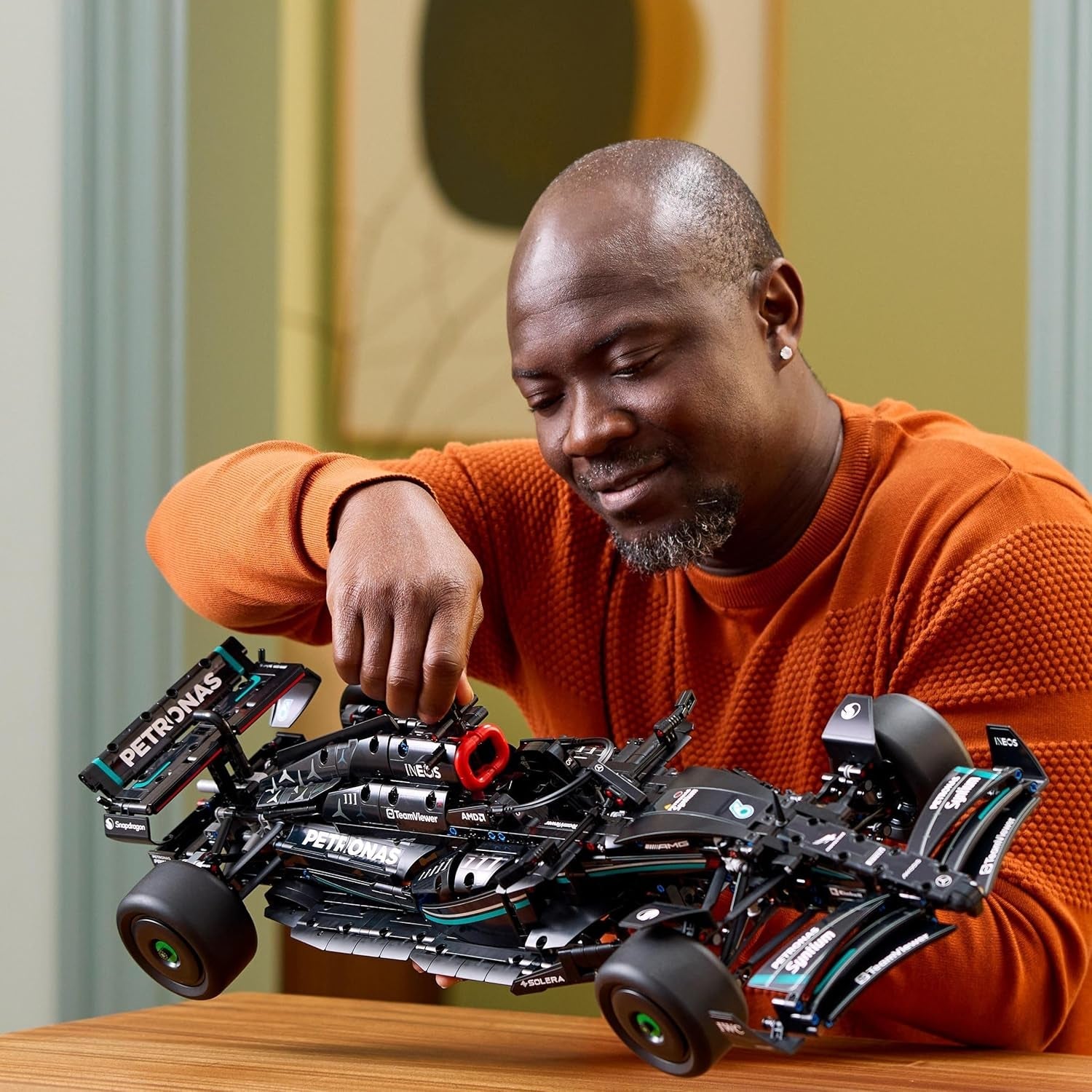 LEGO Technic Mercedes-AMG F1 W14 E Performance Set für Erwachsene, Maßstabsgetreuer Rennwagen Modellbausatz, Sammlerstücke für Zuhause oder Büro, Formel 1 Geschenke für Männer, Frauen 42171