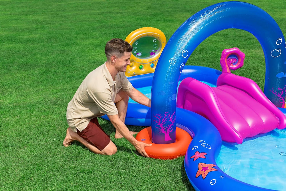 Centru de joacă acvatic Bestway Underwater World, 330 x 188 x 117 cm, Design adânc, Stropitor cu apă, Tobogan detașabil, Lansator de tentacule, 4 mingi de joacă, 2 pești-pescari, Supape de siguranță, Vârste 2+, PVC