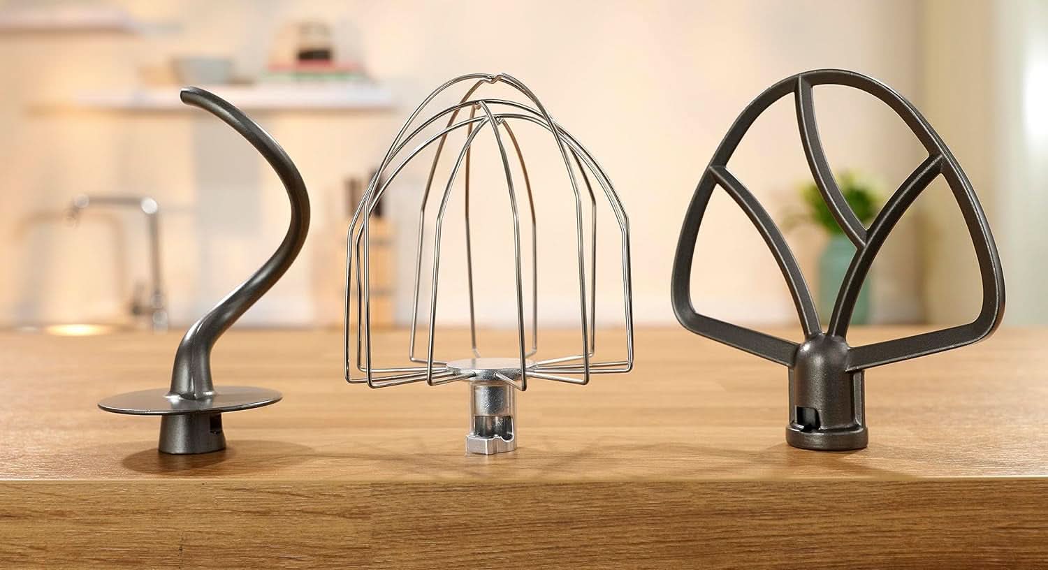 SEVERIN Küchenmaschine Mit Waage, Große Knetmaschine Für Bis Zu 3 Kg Kuchenteig, Robuste Teigmaschine Mit Knethaken, Flachrührer Und Schneebesen, 1.000 W, Schwarz, Matt, Edelstahl, KM 3898 Mutter und Kind Naty Shop