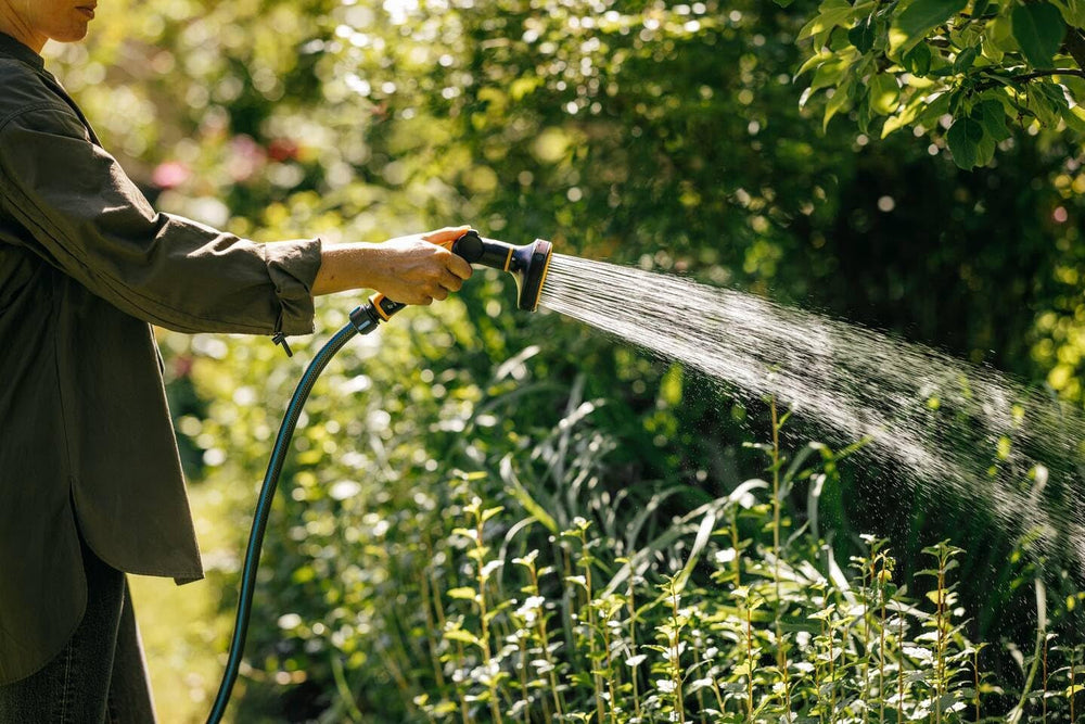 Furtun de grădină Fiskars S, seria X, furtun de apă pentru udare manuală, 13 mm (1/2"), lungime: 15 m, racord universal, protecție UV, protecție la îngheț, rezistent la răsucire, albastru, 1076044