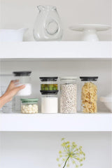 Brabantia - Recipient de sticlă stivuibil cu capac - Set de 3 - Depozitare alimente - Păstrează alimentele proaspete pentru mai mult timp - Sigiliu din silicon - Se spală în mașina de spălat vase - Gri închis/gri deschis/verde jad - 0.3L/0.6L/1.1L Cutii depozitare alimente Naty Shop
