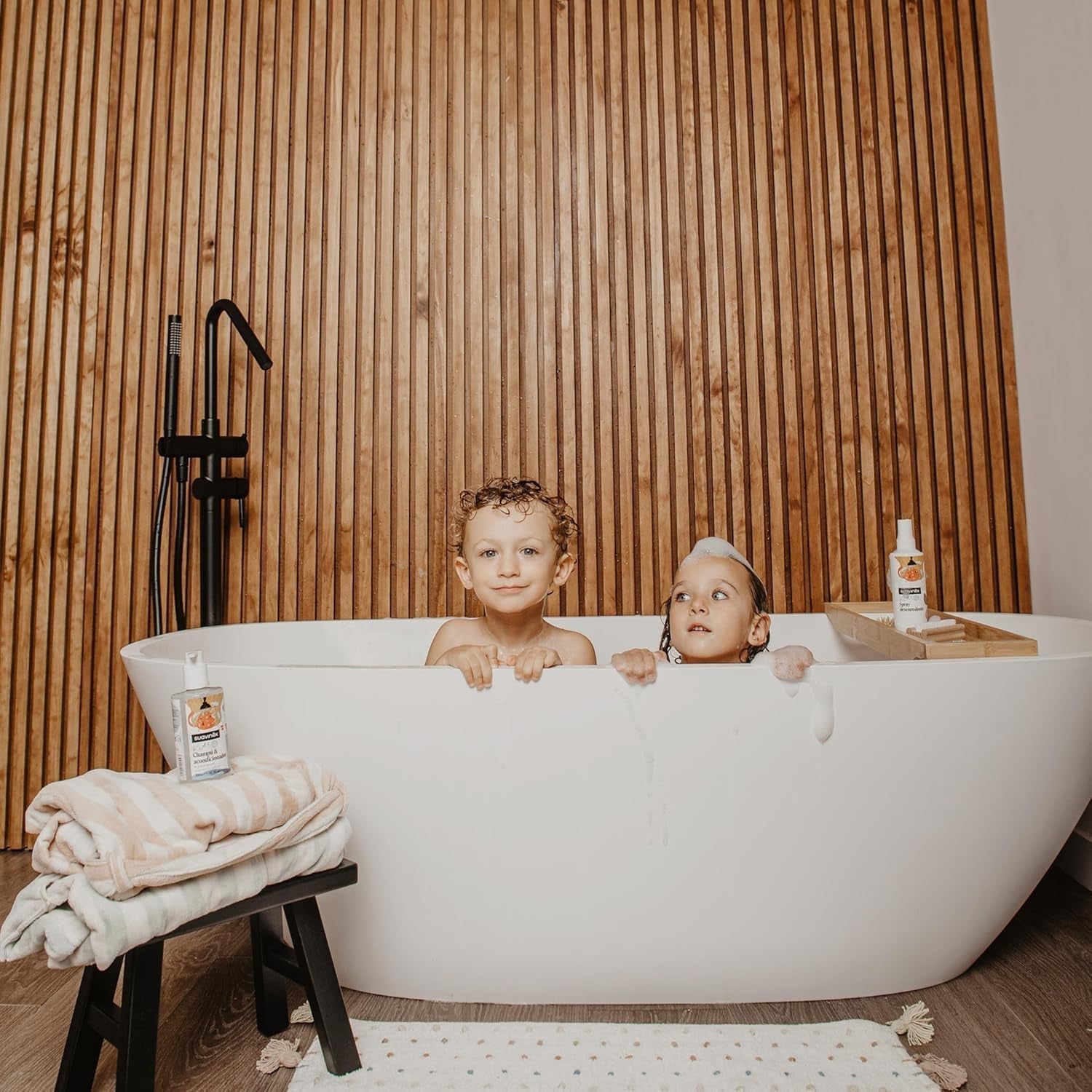 Suavinex, șampon de îngrijire pentru copii de la 3 la 10 ani, fără alergeni, fără parabeni, fără siliconi, potrivit pentru pielea sensibilă, fără lacrimi sau tragere, 95% ingrediente de origine naturală, Copii - Baie si Skincare Naty Shop